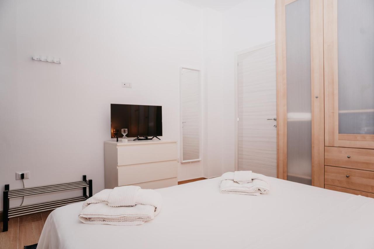Brombeis Fantastica By Casa Napoletana - Town Center Apartment Napoli Bagian luar foto